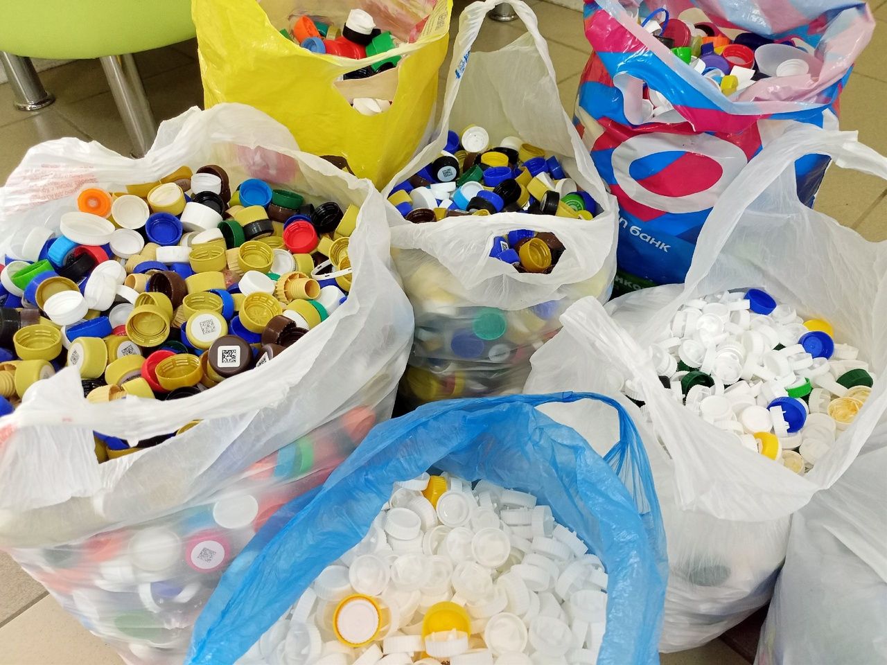В библиотеке Лиханова принимают пластиковые крышки для переработки
