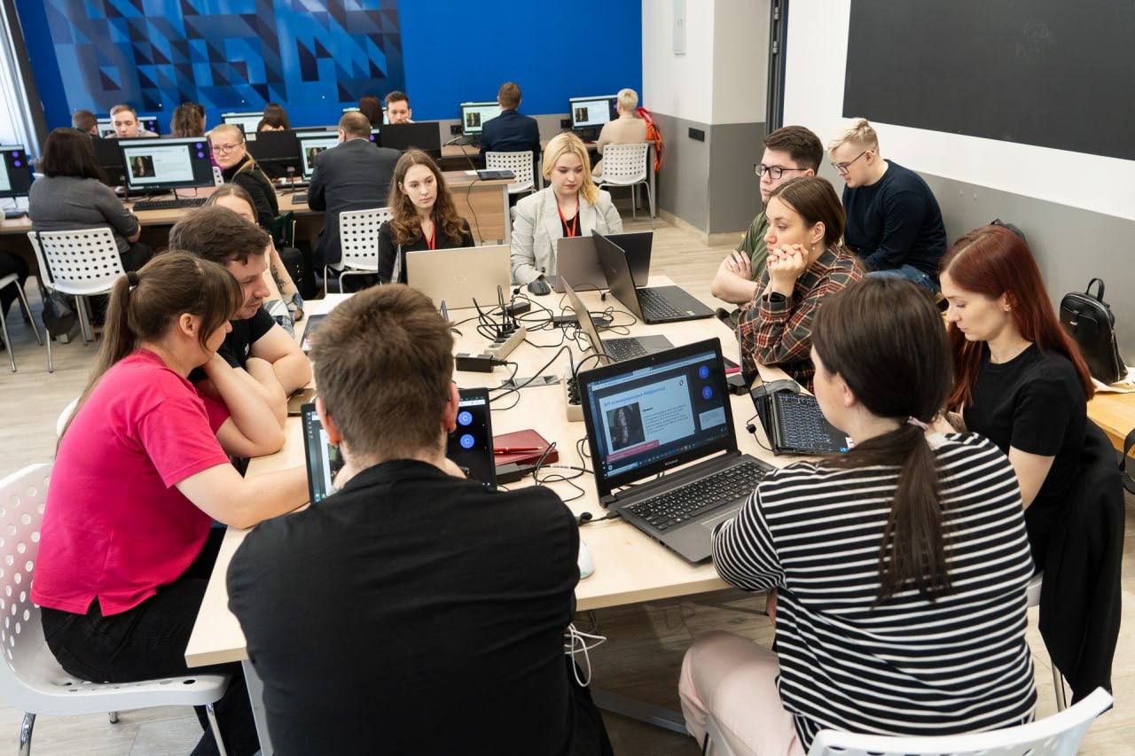 Сотрудников органов власти Кировской области обучили работе с ИИ