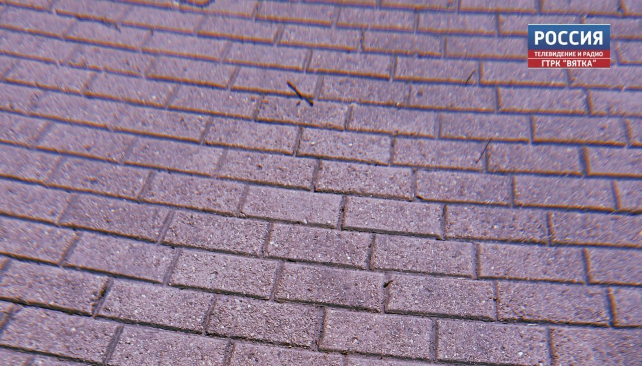 В Кирове ремонтируют пешеходную зону на Ломоносова