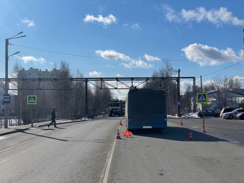 Автобус сбил 18-летнюю девушку в Кирове