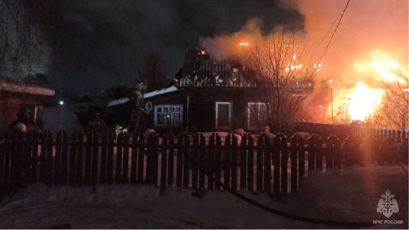 За сутки сотрудники МЧС выезжали на пять пожаров