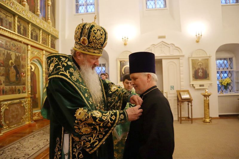 Протоиерей Александр Балыбердин получил медаль преподобного Трифона Вятского