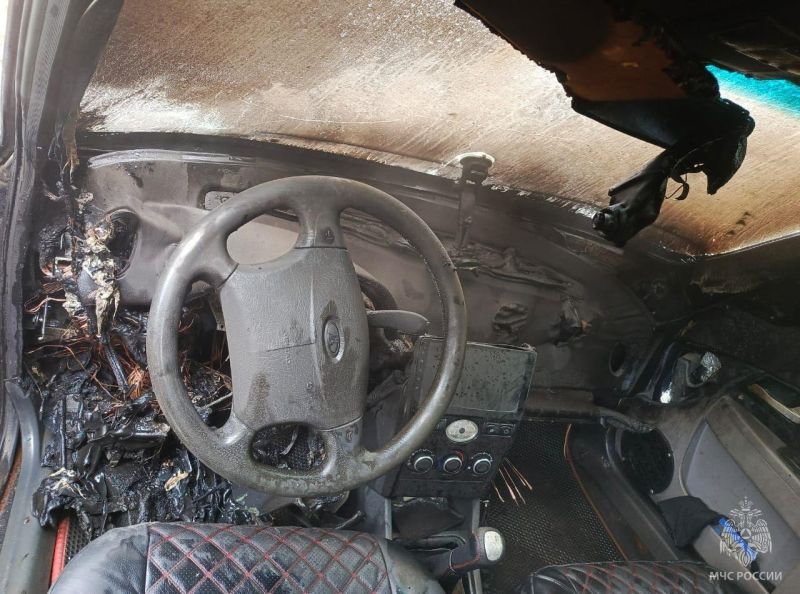 В поселке Нема вспыхнул автомобиль