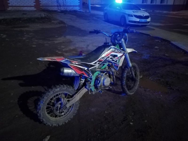 В Кирово-Чепецке 14-летний мотоциклист травмировал свою 15-летнюю пассажирку