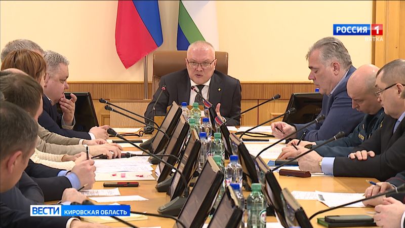 После ЧП на мосту через Молому губернатор обсудил, как будут работать службы жизнеобеспечения ближайших районов