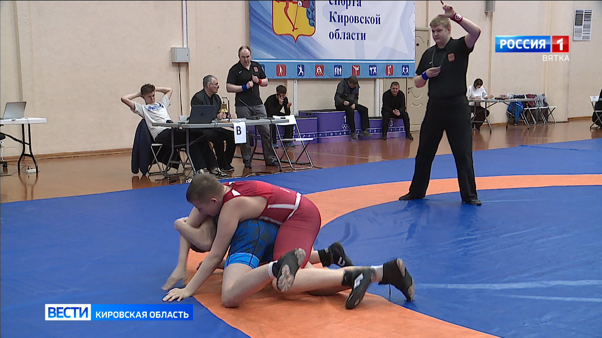 Кировские борцы встретились на традиционном областном майском турнире