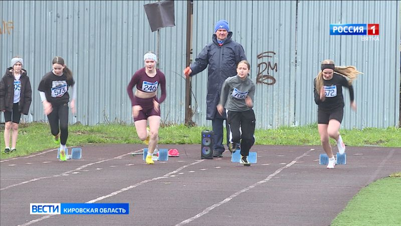 На стадионе «Иско» проходит Первенство города по легкой атлетике