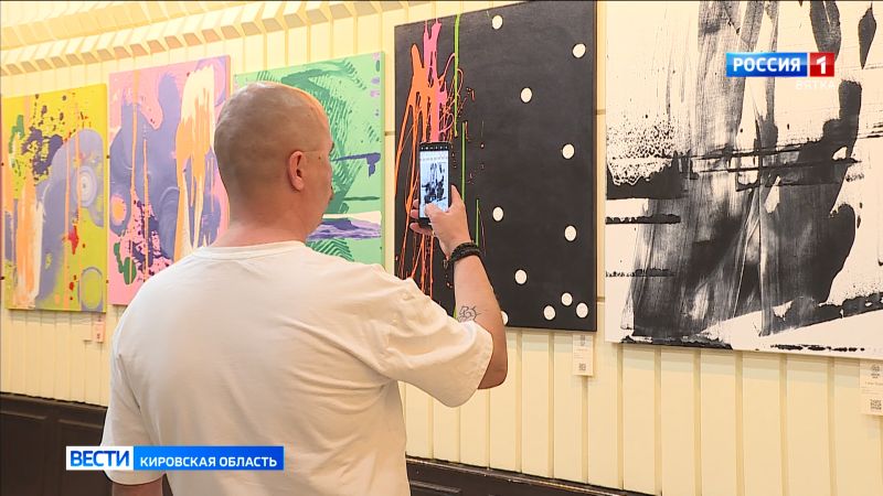 В Кирове открылась уникальная выставка «Иди на цвет»