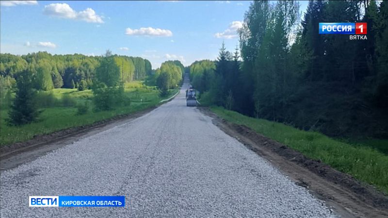 На дороге Зуевка – Богородское – Кырчаны укладывают новый асфальт