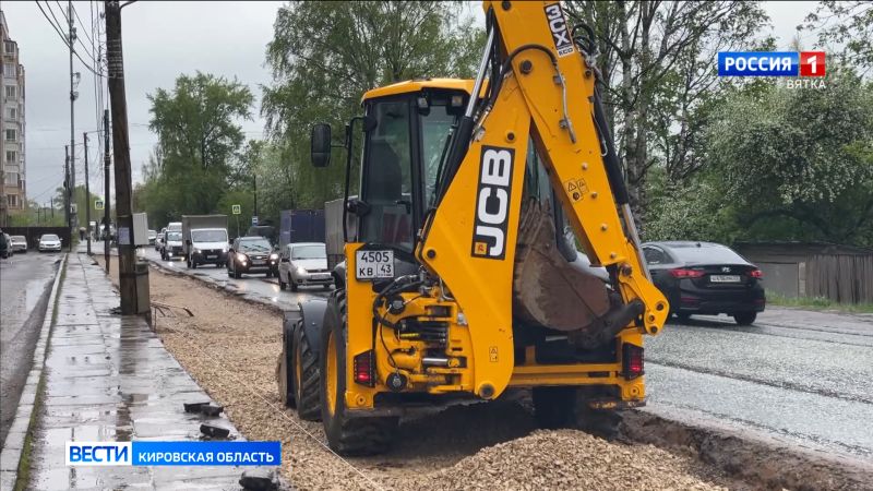 В Кирове на улице Ульяновской приступили к укреплению обочины проезжей части