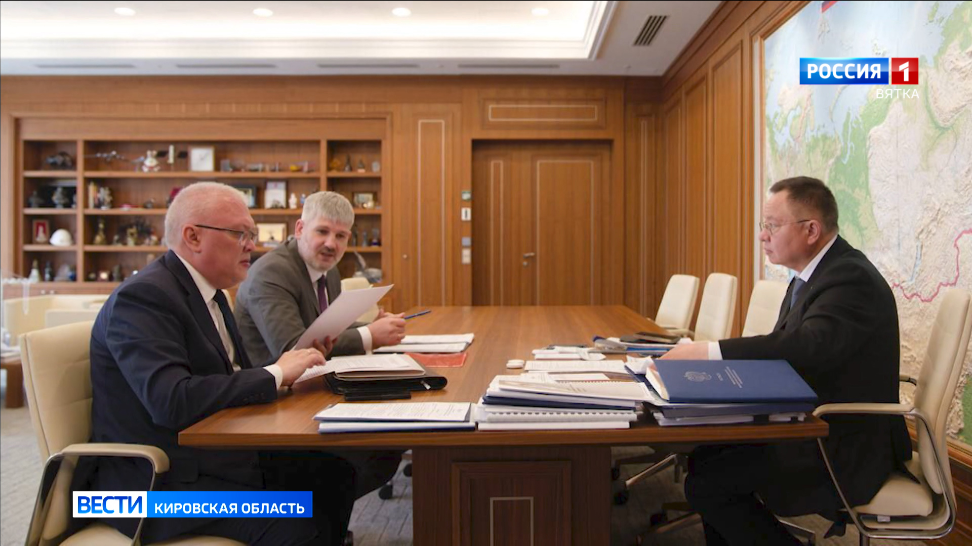 Ирек Файзуллин и Александр Соколов обсудили развитие деревянного домостроения