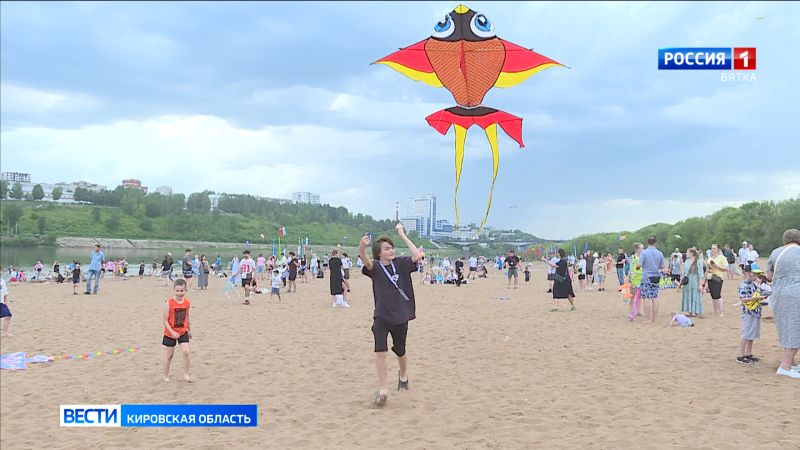 На городском пляже у Титаника прошёл фестиваль воздушных змеев