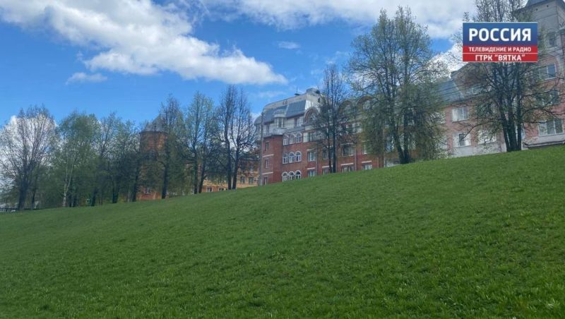 В Кирове подрядчики платят штрафы за некошеный газон