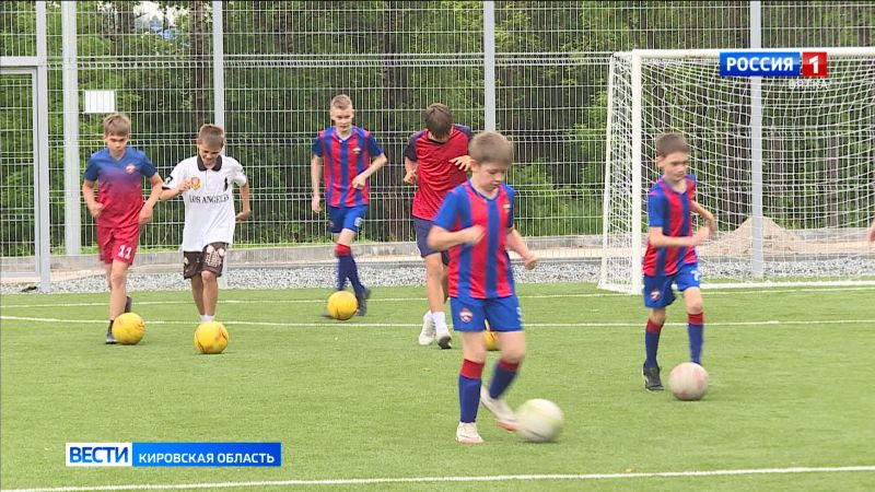 В Чистых Прудах открылись уличные спортплощадки фиджитал-центра