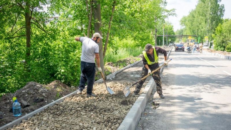 В Лянгасово в рамках нацпроекта ремонтируют тротуар на улице Спортивной