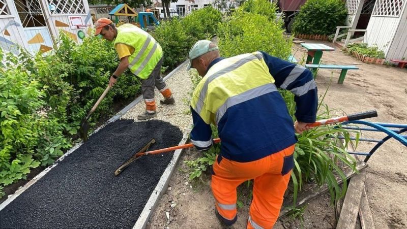 В Кирове начали асфальтировать территории детских садов