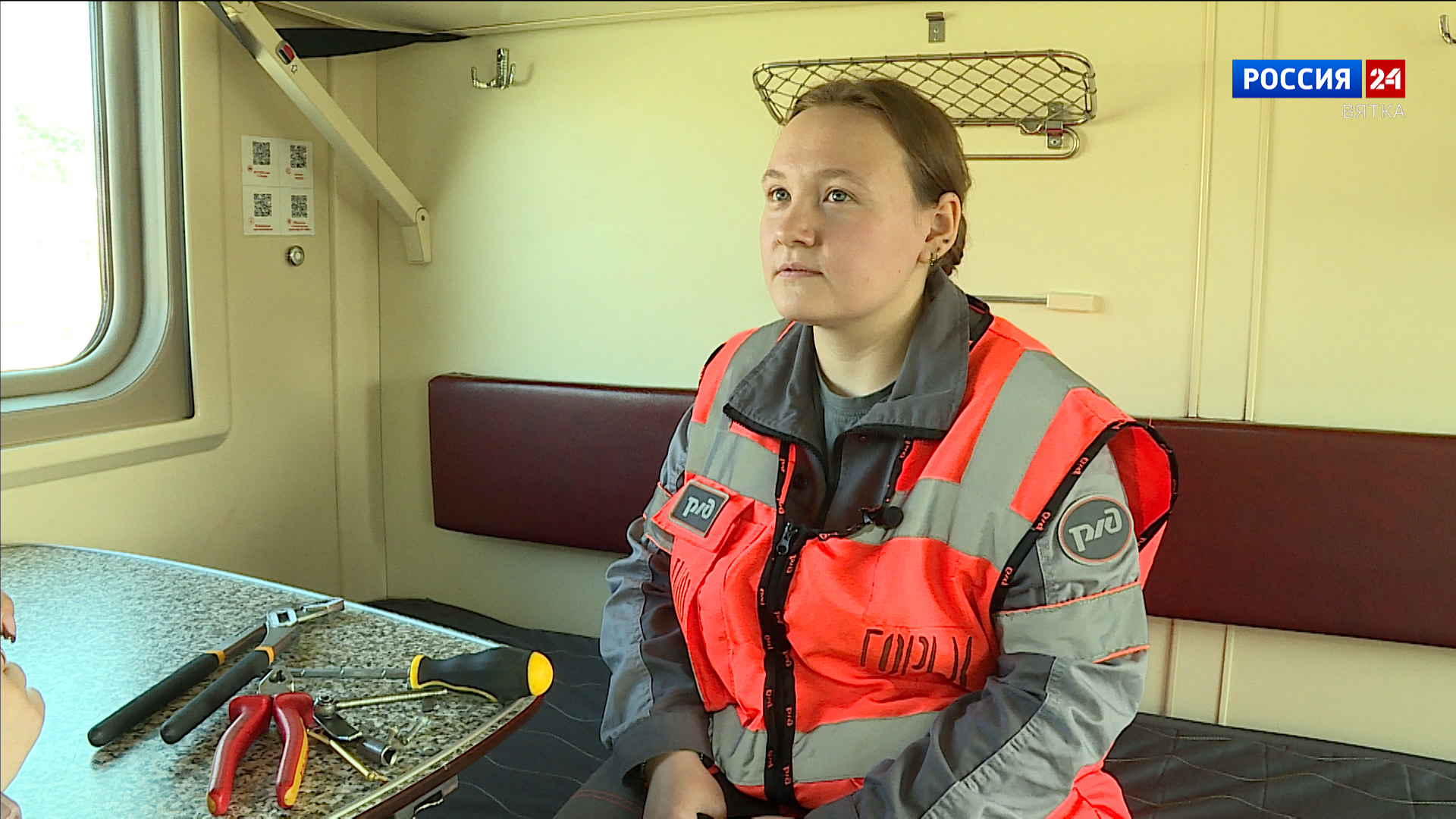 Не женское дело: кировчанка работает электромехаником поезда
