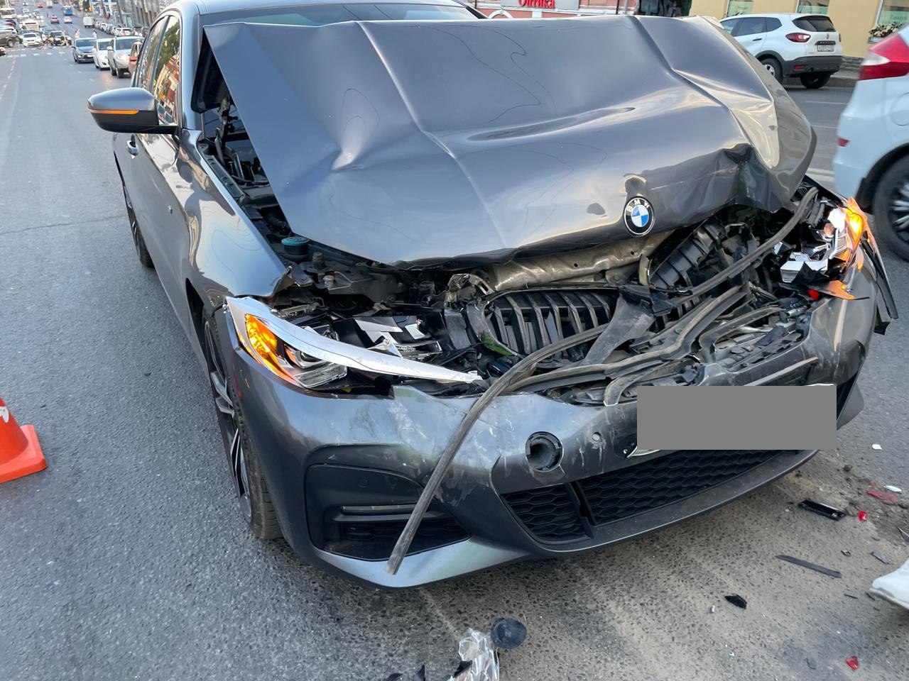 В центре Кирова произошла «дорогая» авария