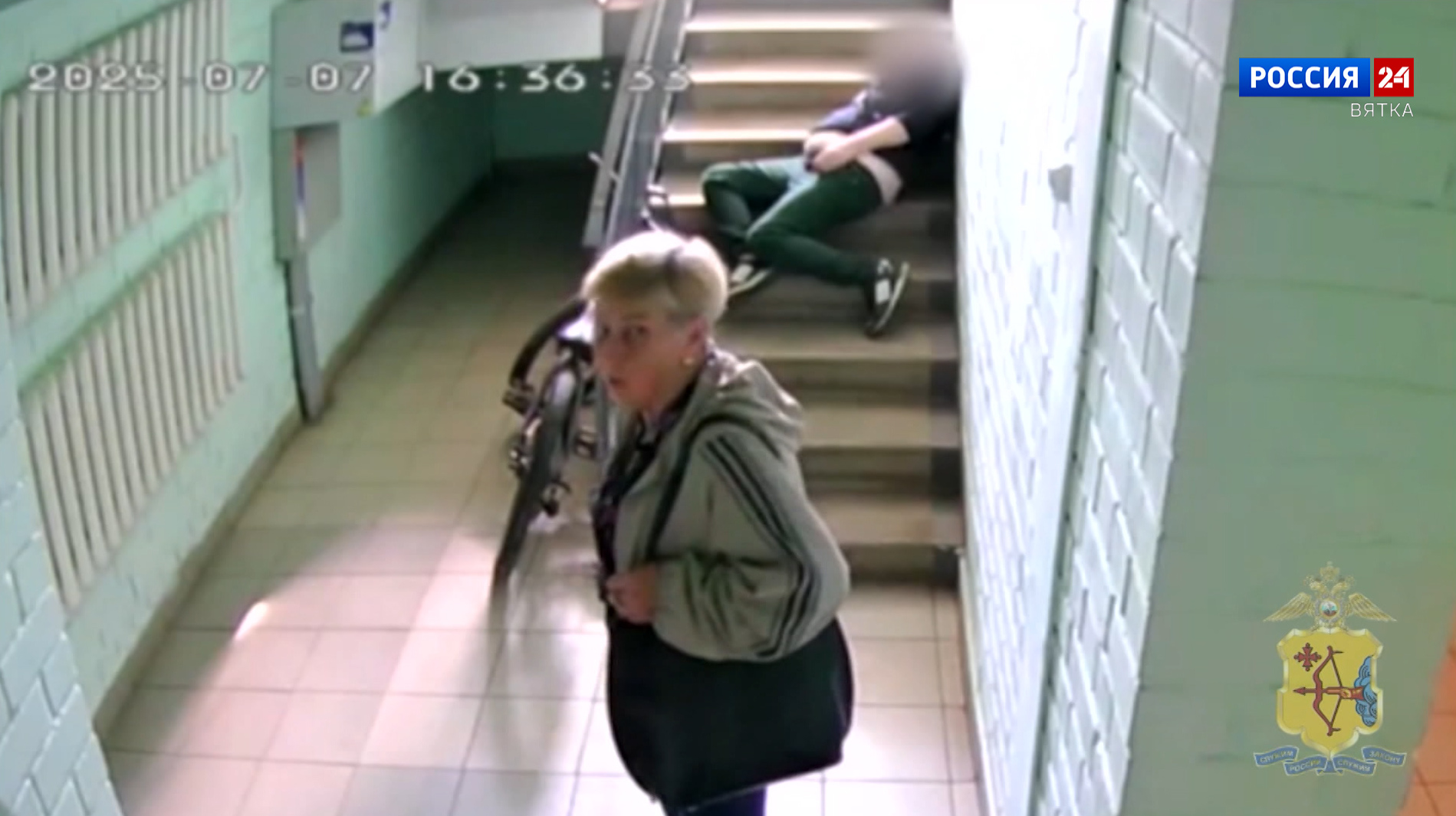 В Кирове полицейские устанавливают личность женщины, возможно, причастной к краже