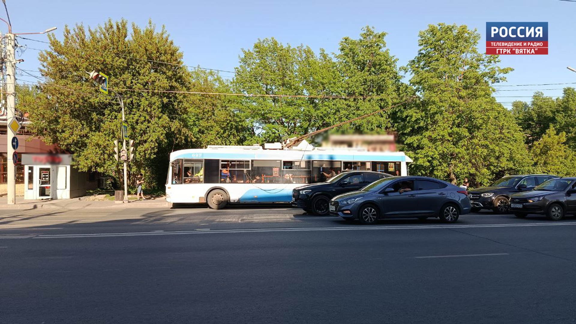 В Кирове продолжают устранять дефект на сетях троллейбусных линий