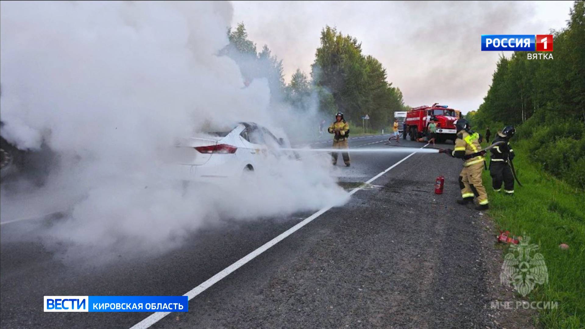 В Орловском районе легковой автомобиль столкнулся с автобусом