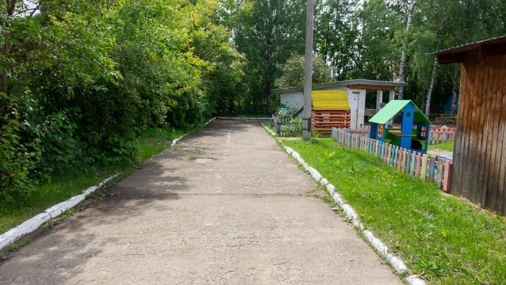 Асфальтирование территории детсада в Захарищевых завершают