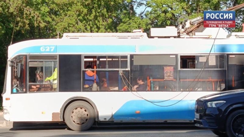 В среду в Кирове дважды случился обрыв контактной сети троллейбусов