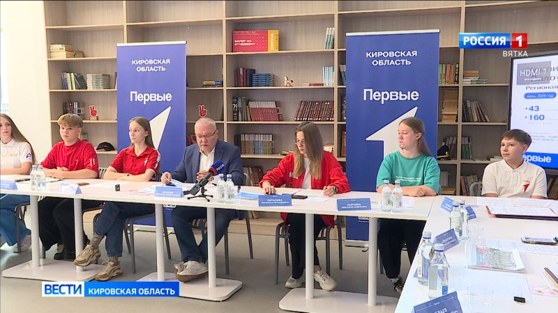 Губернатор Александр Соколов пообщался с активистами Движения Первых