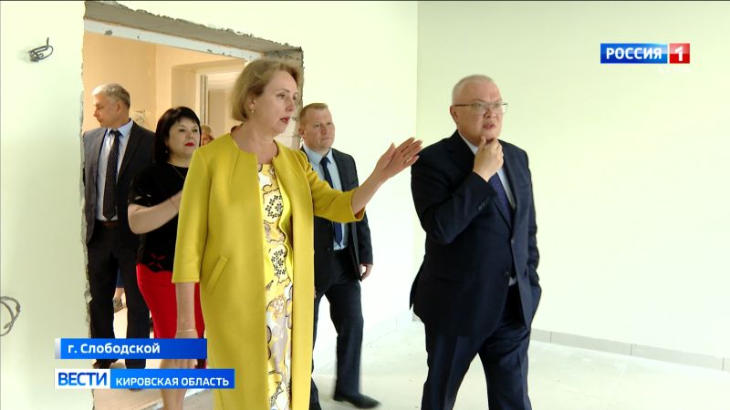 Александр Соколов оценил ход строительства нескольких социально значимых объектов в Слободском