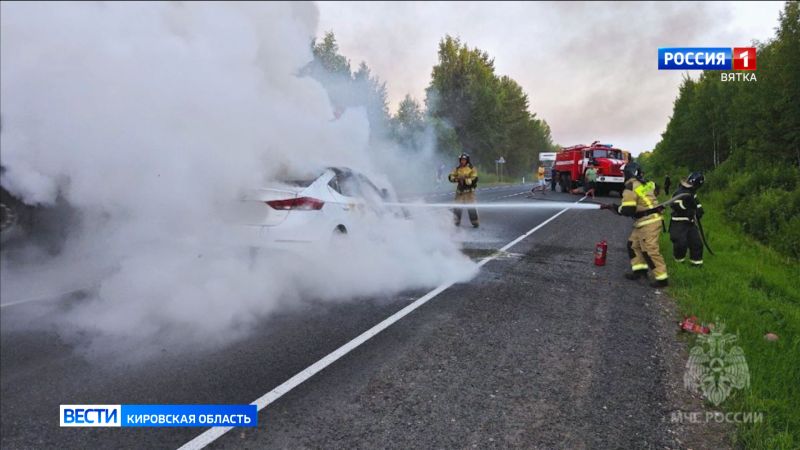 В Орловском районе легковой автомобиль столкнулся с автобусом