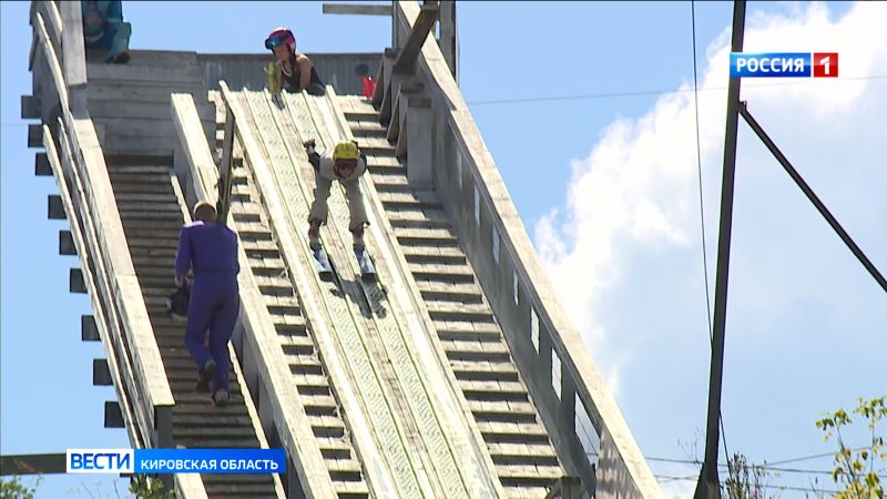 В Кирове на обновленном трамплине К-20 начались тренировки