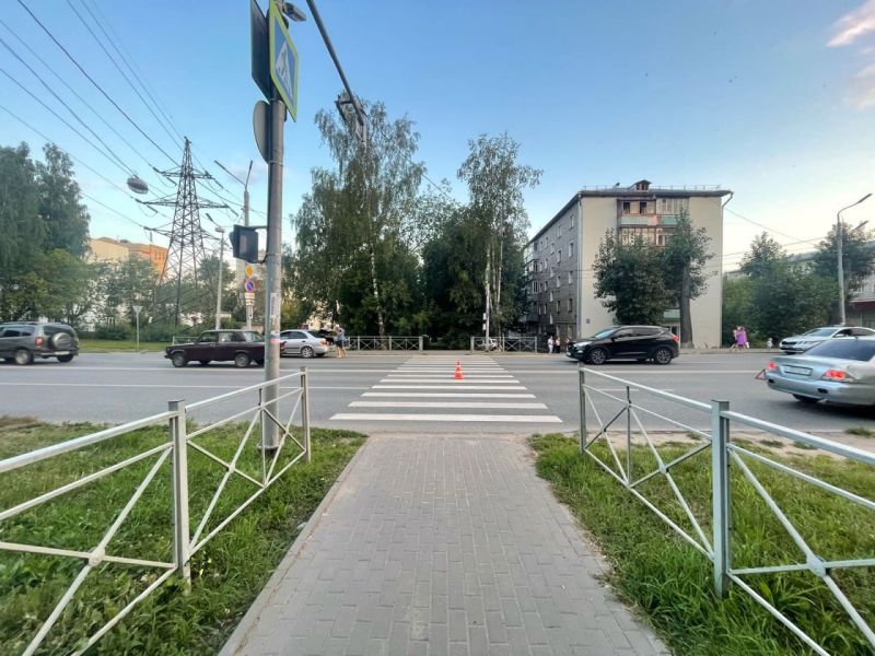 В Кирове на пешеходном переходе водитель иномарки сбила женщину