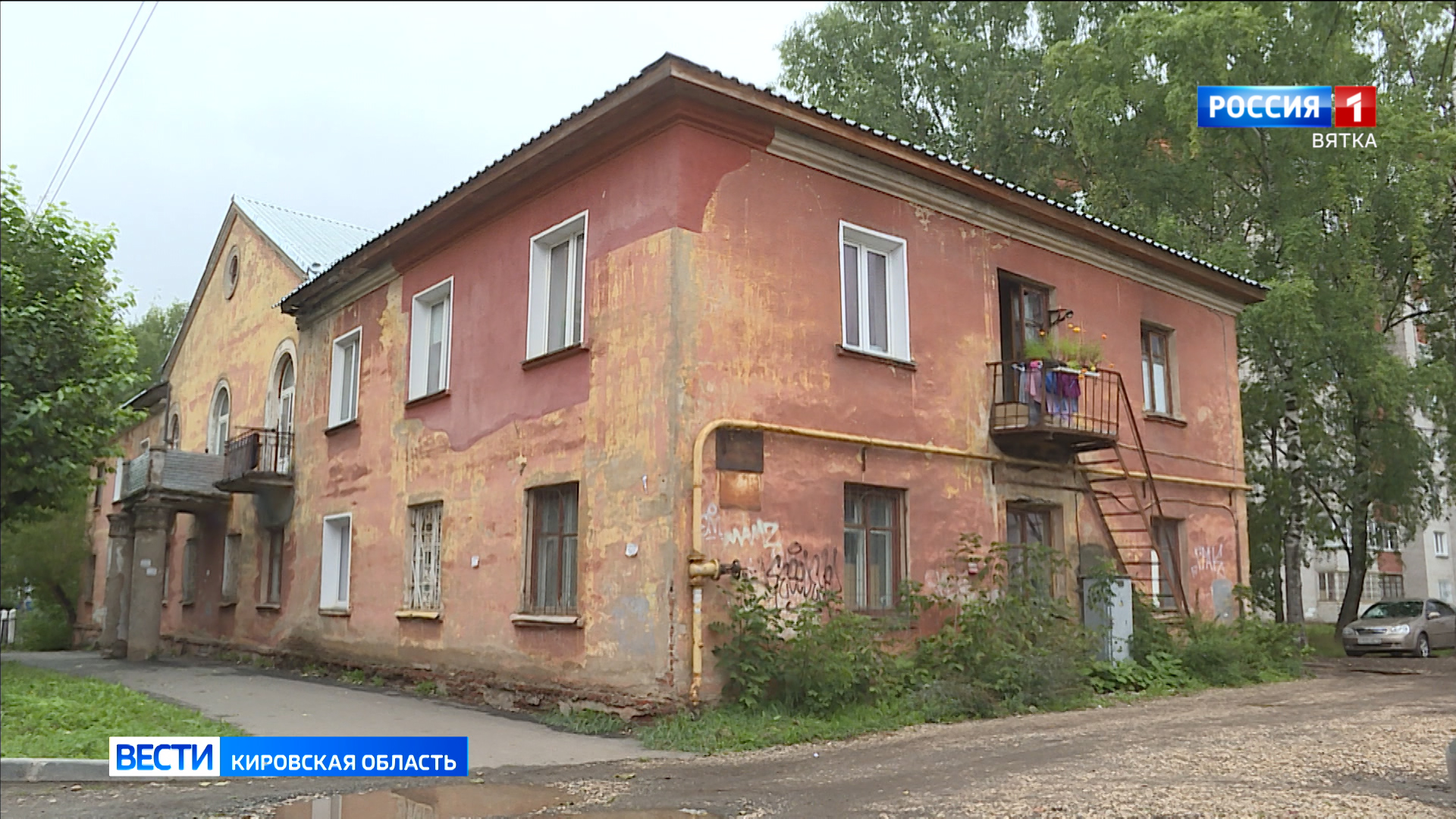 Жильцы дома по улице Мопра, 109 в Кирове, бьют тревогу в связи с состоянием многоквартирного дома