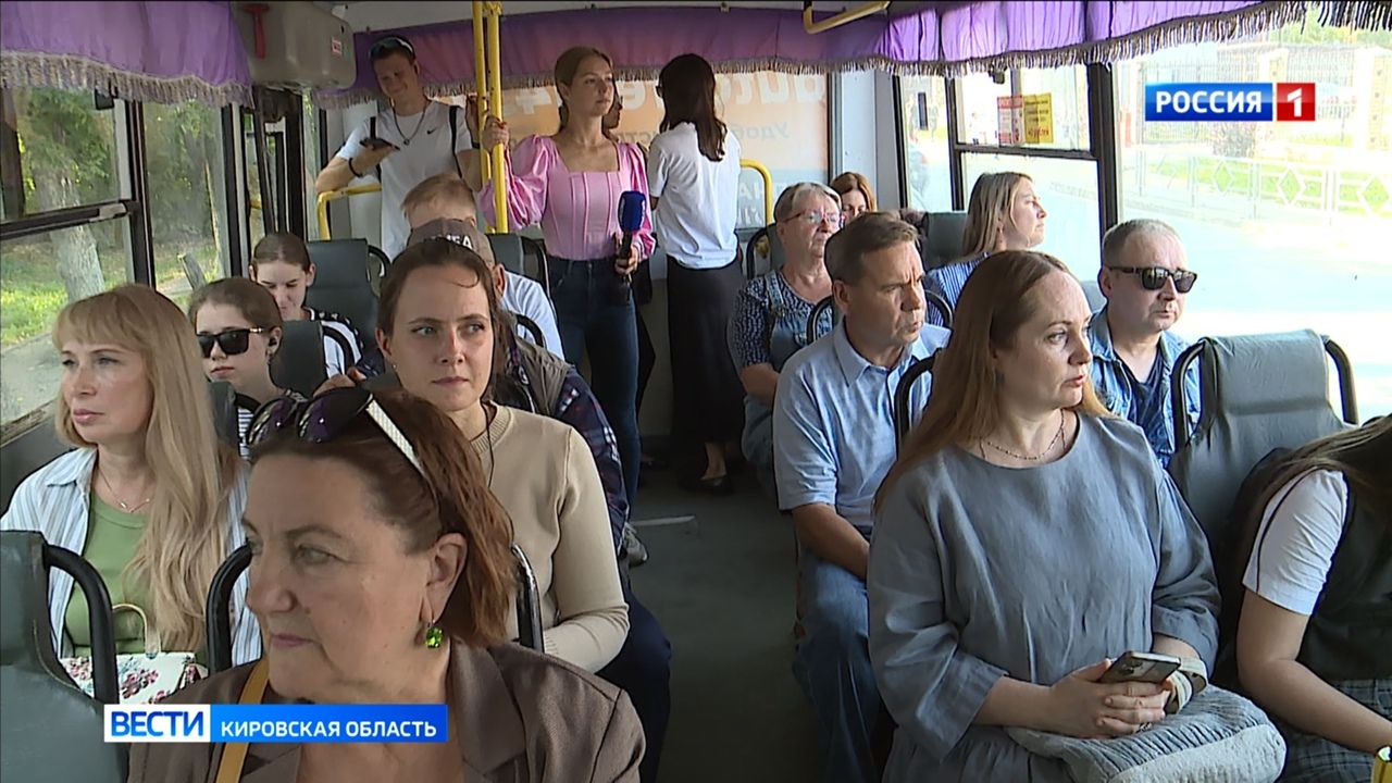 В Кирово-Чепецке автобус тронулся, 3-летняя девочка успела выйти, а мама – нет