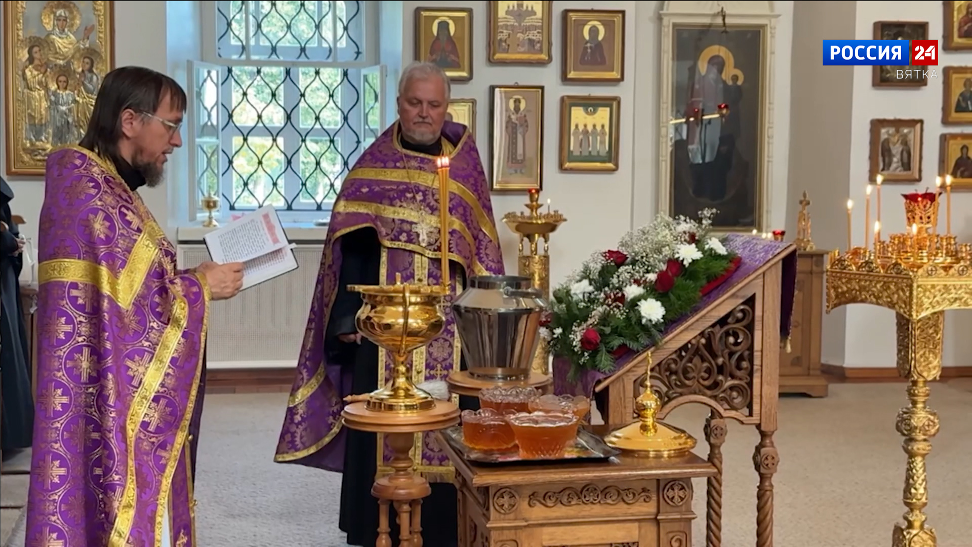 Православные верующие отмечают Медовый Спас