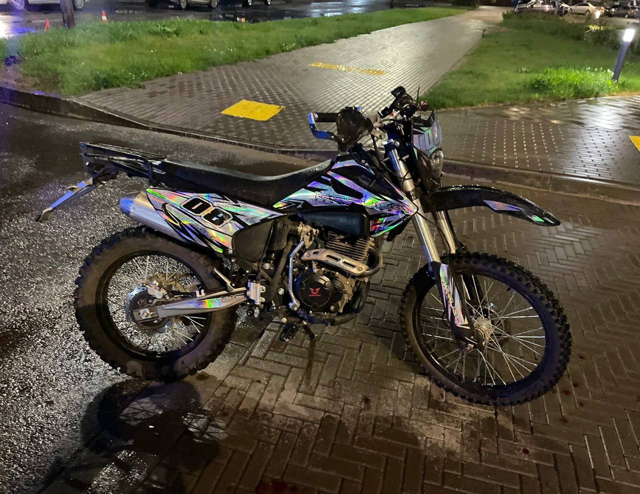 В Кирове подростки — водитель и пассажир мотоцикла — пострадали в ДТП