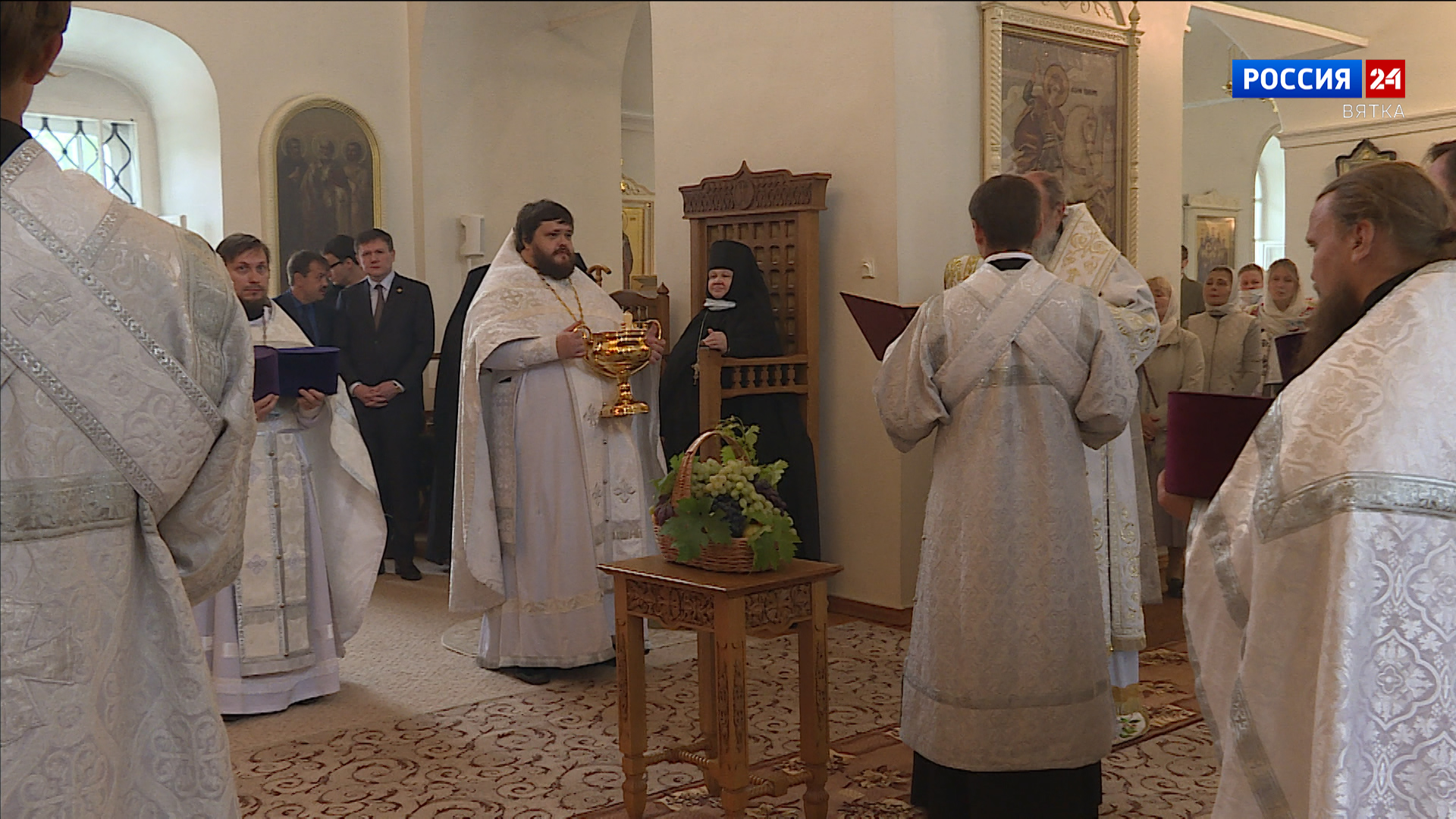 Православные верующие отмечают большой праздник - Преображение Господне