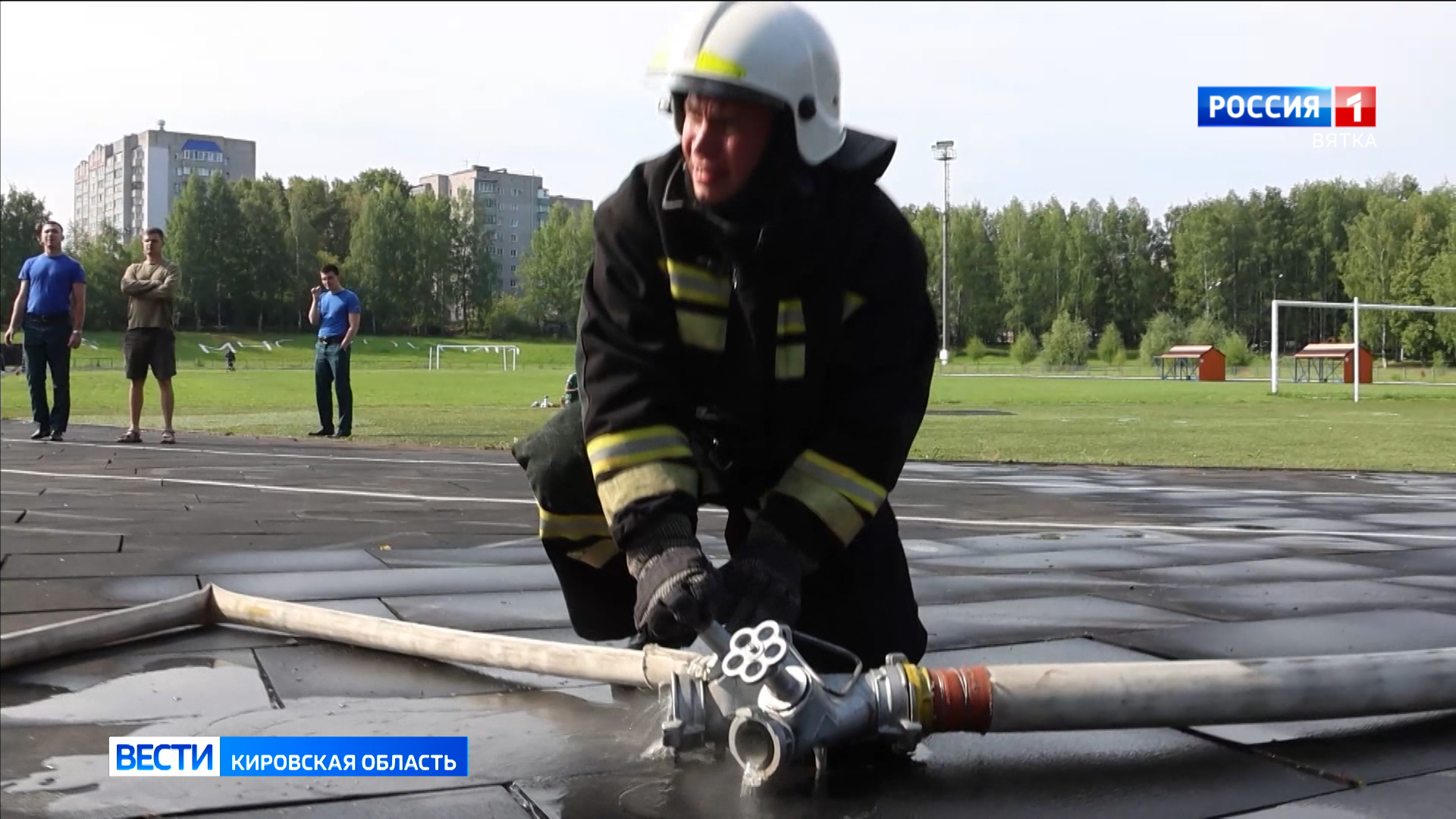 В Кирове состоялись гарнизонные соревнования пожарных