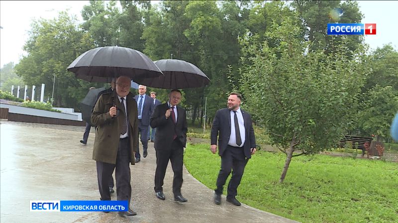 В Кирове с рабочим визитом побывал министр строительства и ЖКХ России