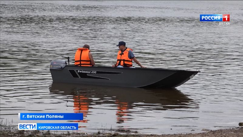 В Вятских полянах за отдыхающими на берегу Вятки следят спасатели и родительский патруль