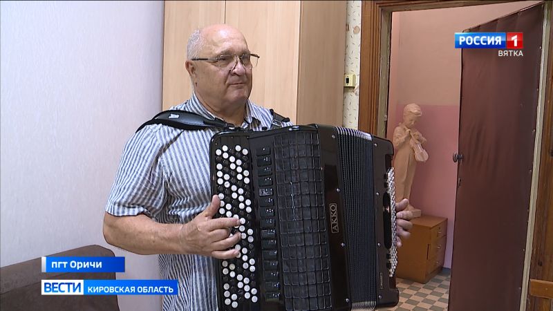 Житель Кировской области с помощью музыки поддерживает наших бойцов