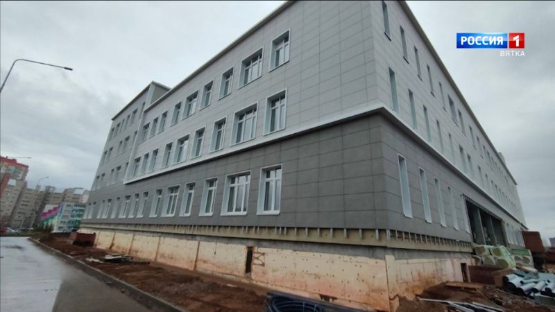 Строительство школы на проспекте Строителей подходит к завершению