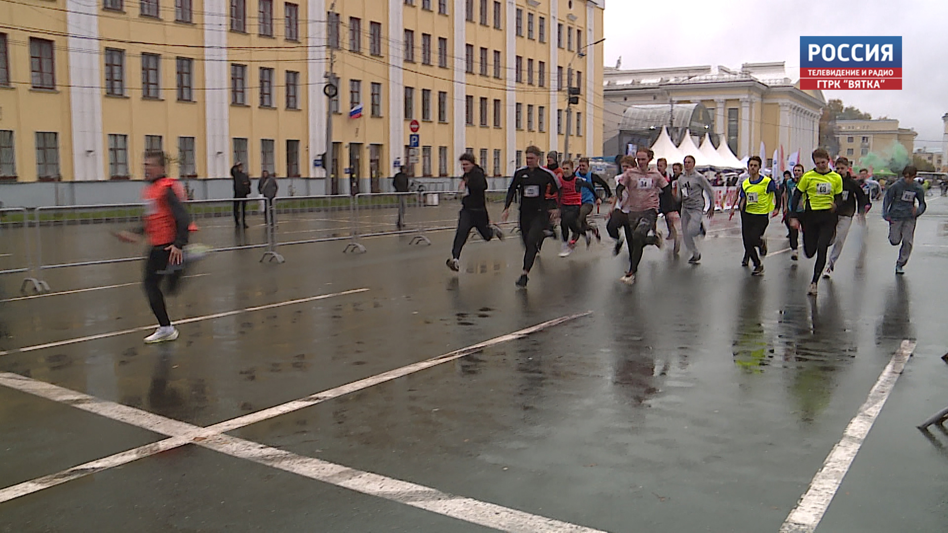 В Кирове прошла осенняя легкоатлетическая эстафета