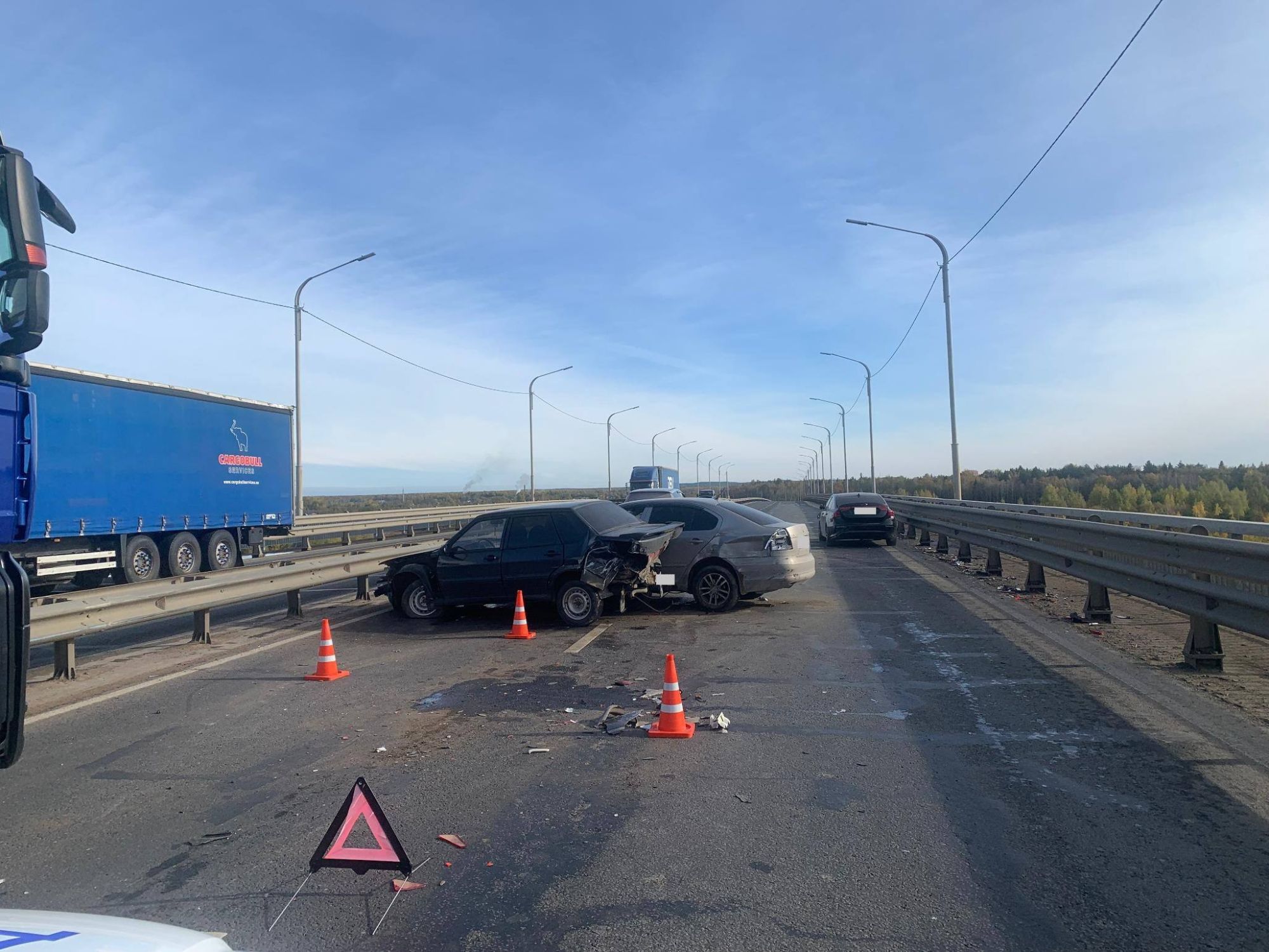 В Кирове столкнулись три автомобиля