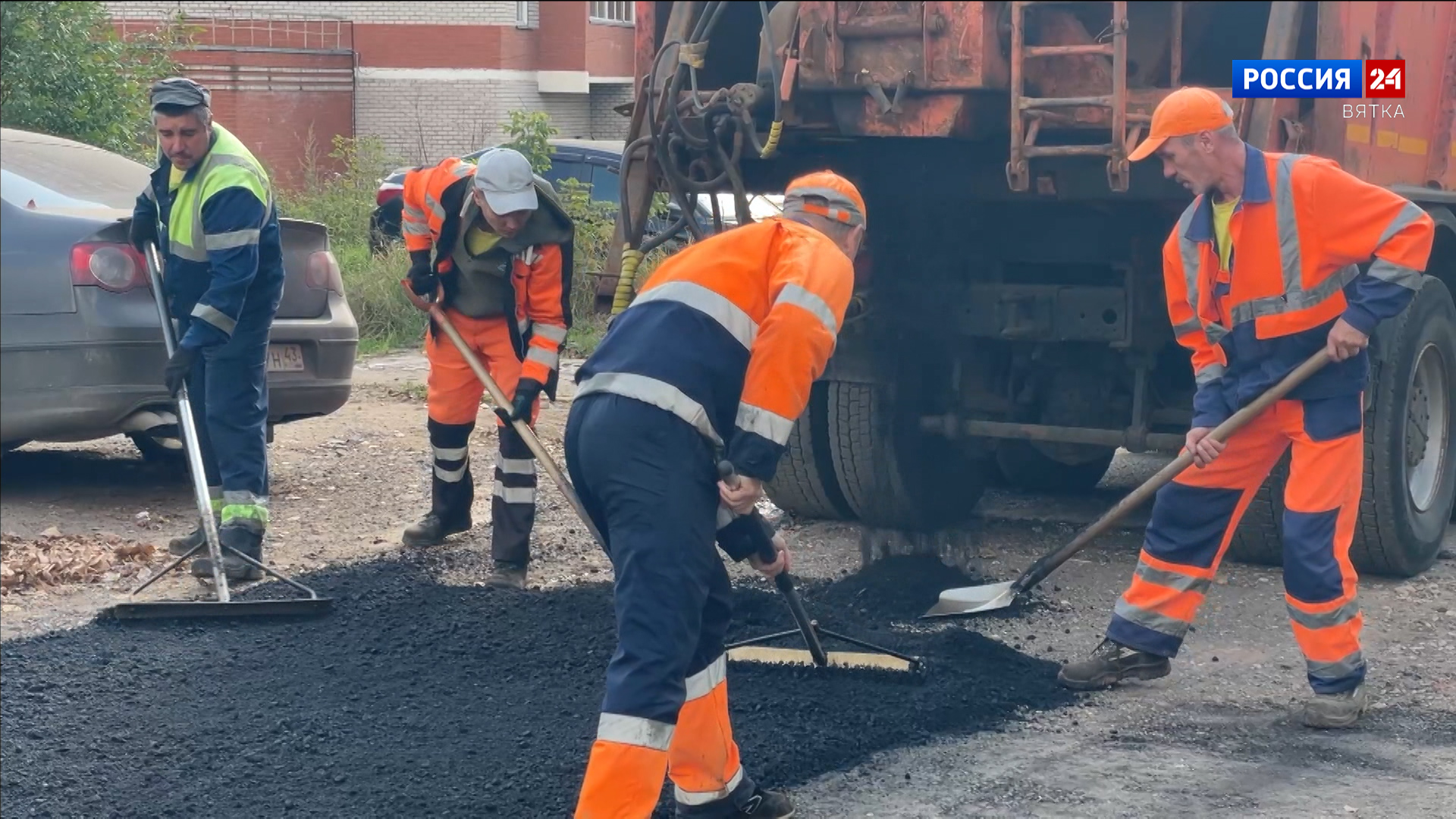 В Кирове продолжается ямочный ремонт дорог