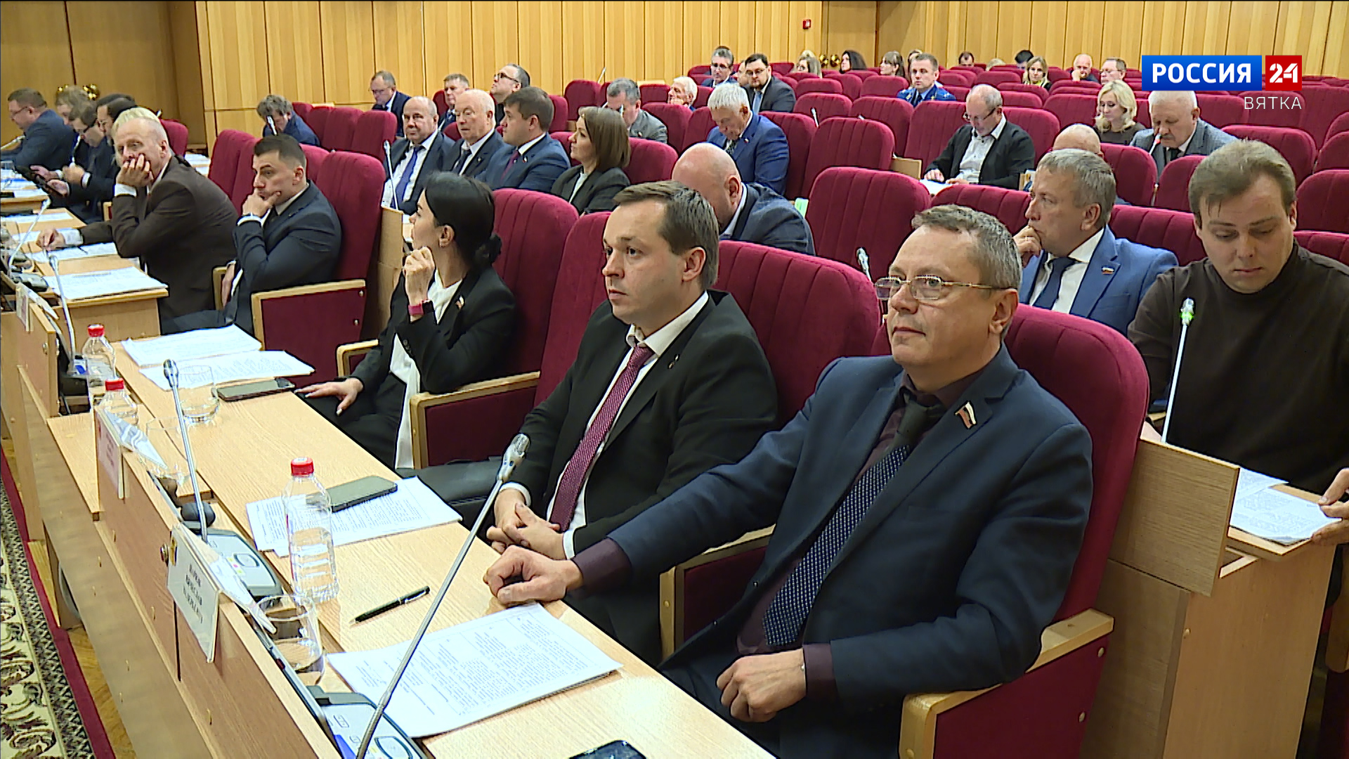 Депутаты поддержали запрет курить на остановках, в переходах и во время проведения массовых мероприятий