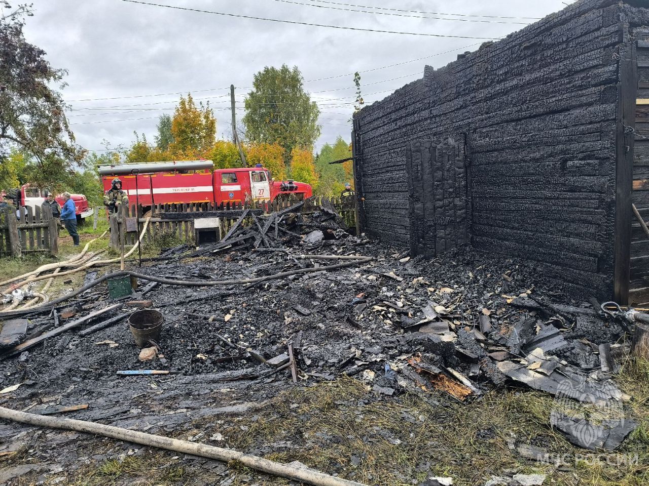 Неостывшая зола стала причиной пожара в селе Ухтым