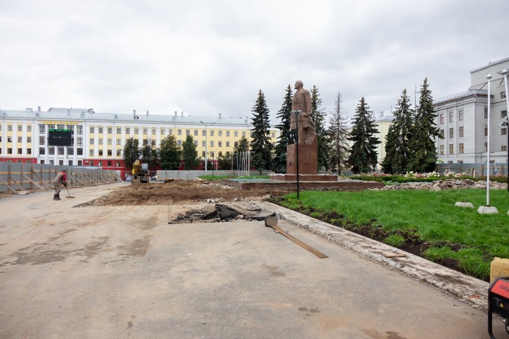 Ремонт на Театральной площади должны закончить в строительный сезон