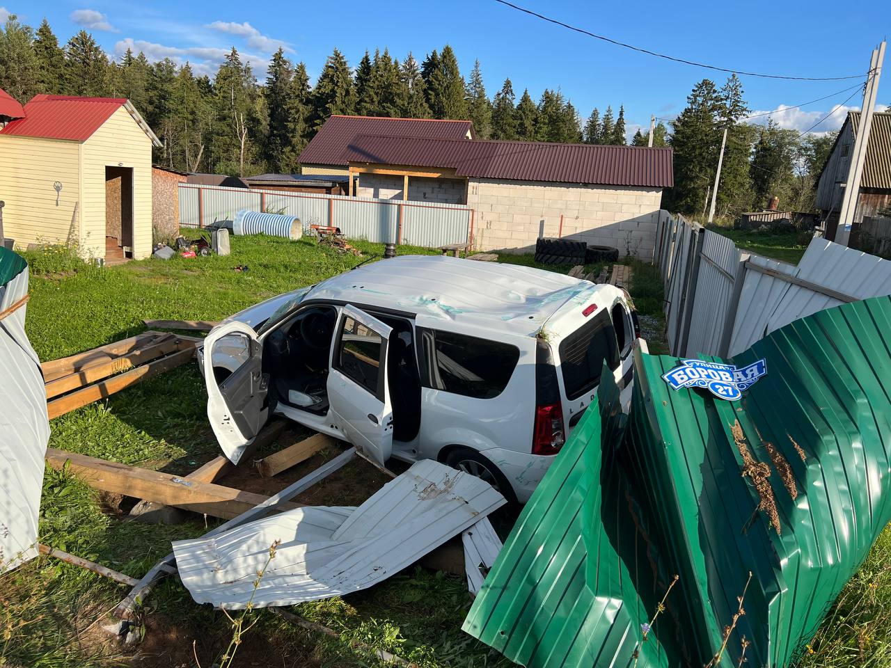 В Слободском районе водитель въехал в забор
