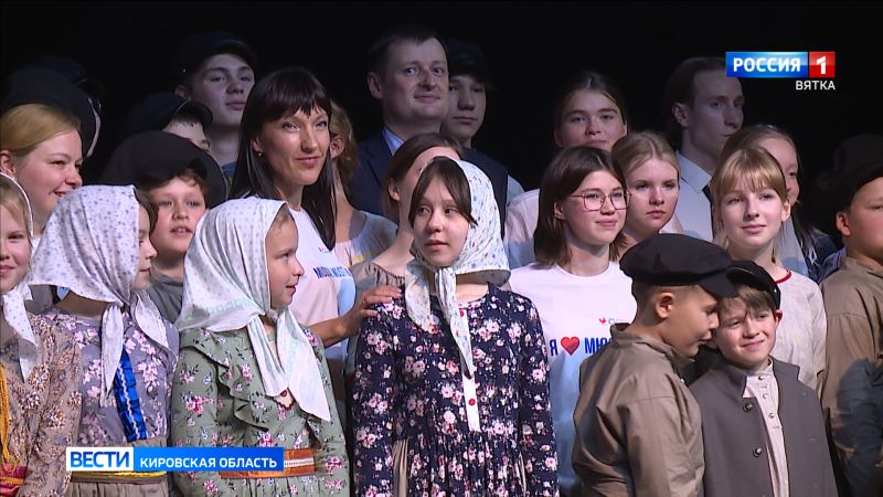 Губернатор Кировской области встретился с победителями фестиваля «Театральная Вятка»